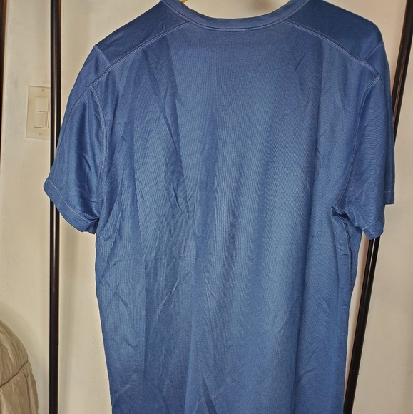 Reversible lululemon tee - Picture 5 of 6